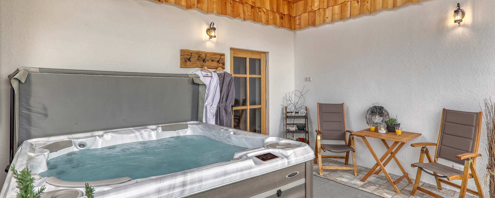 Außenpool im Chalet Zur Wildrose